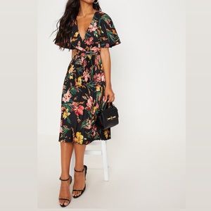 Prettylittlething Black Floral Pleated midi dress